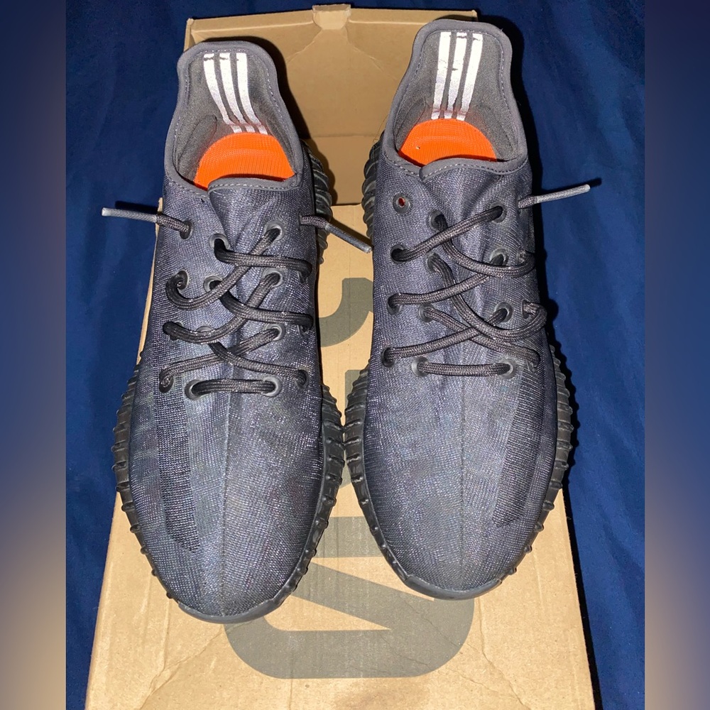 Yeezy Boost 350 V2 Onyx sneakers. Size 6.5 in UK which is approx. a size 7 in US